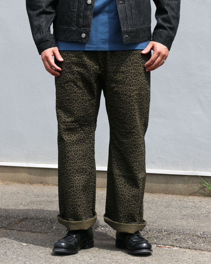 THRIFTY LOOK PRINTED 90S EASY BAGGY PANTS Green Leopard