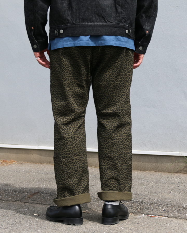 THRIFTY LOOK PRINTED 90S EASY BAGGY PANTS Green Leopard