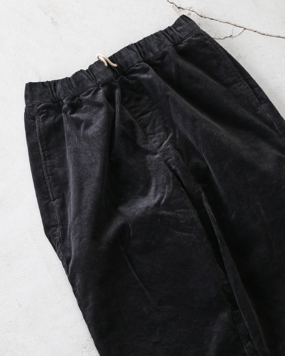 DELICIOUS デリシャス Corduroy Easy Pants - BLK