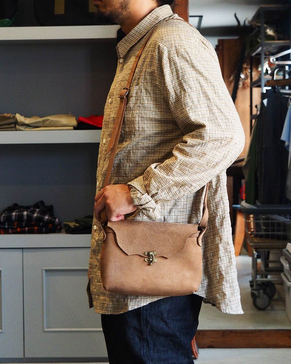 FERNAND LEATHER フェルナンドレザー Horizontal Latch Pouch Sand Suede