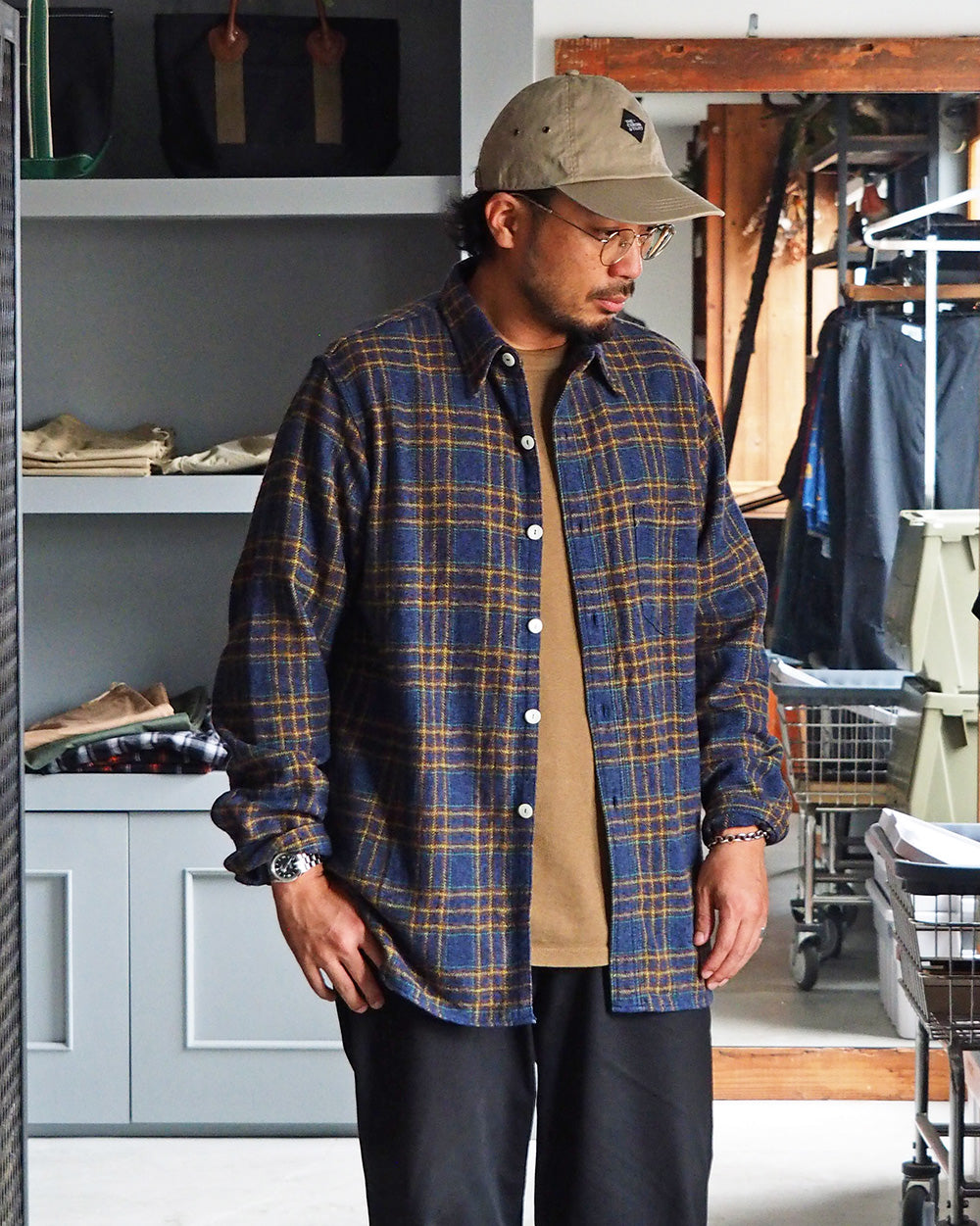 CORONA コロナ CS001 NAVY 1POCKET SHIRT / Navy × Green