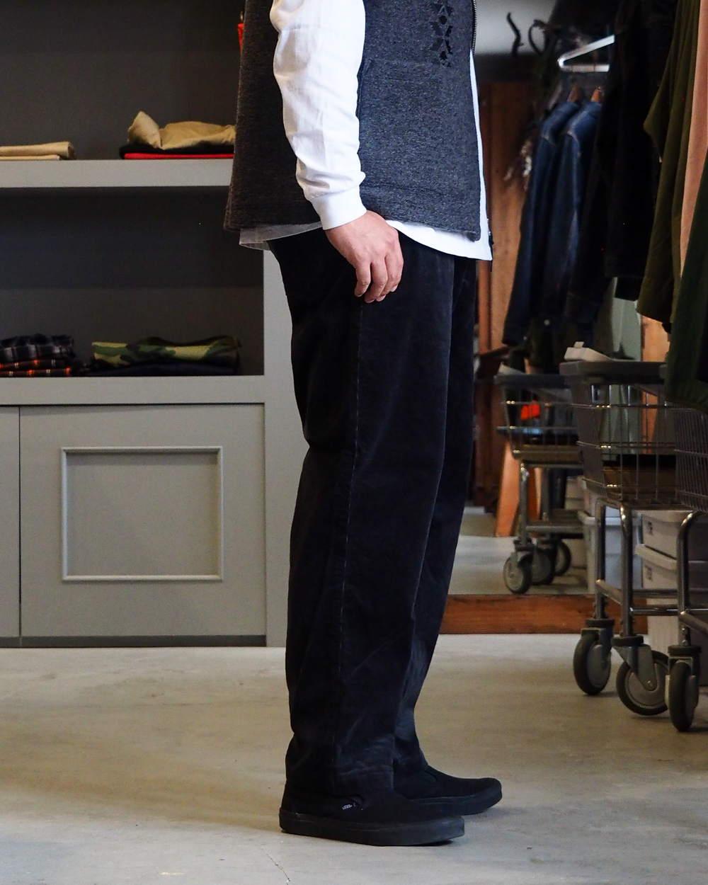 DELICIOUS デリシャス Corduroy Easy Pants - BLK